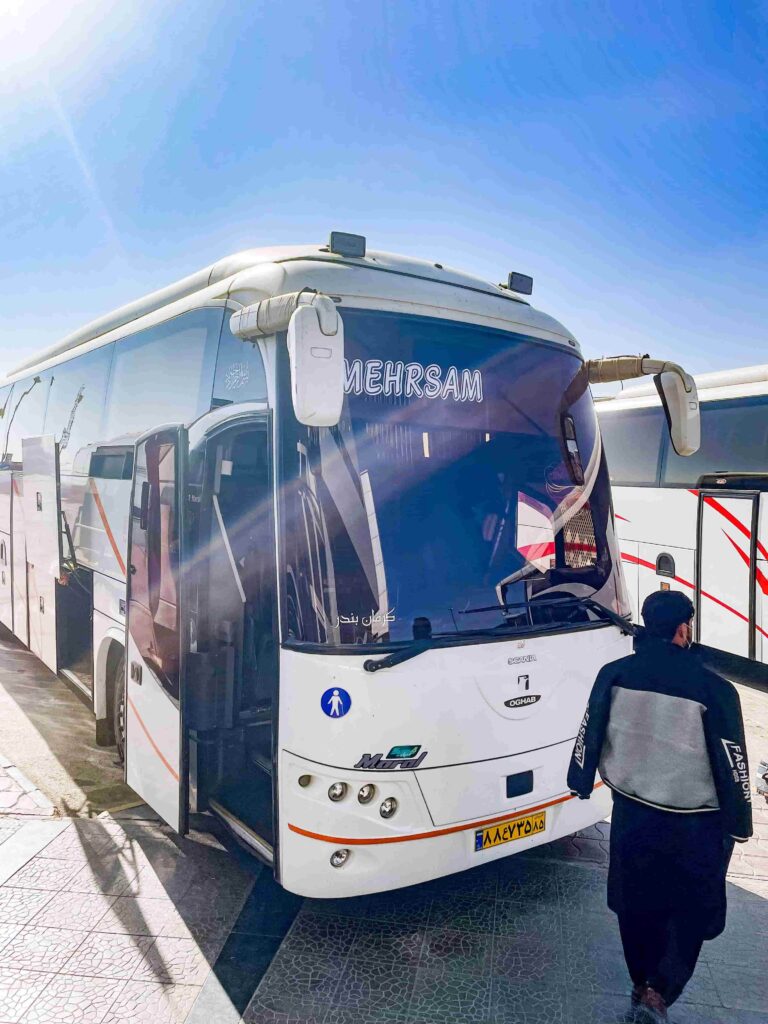 イランの長距離バス / 筆者撮影